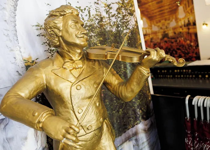 Отель Johann Strauss 4*